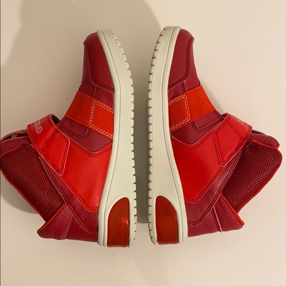 Geox Red HighTops with USB/LED heel messaging - Picture 6 of 9